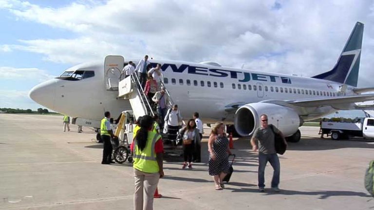 Inilah Sebab Mengapa Pintu Penumpang Umumnya Ada di Sisi Kiri Kokpit!