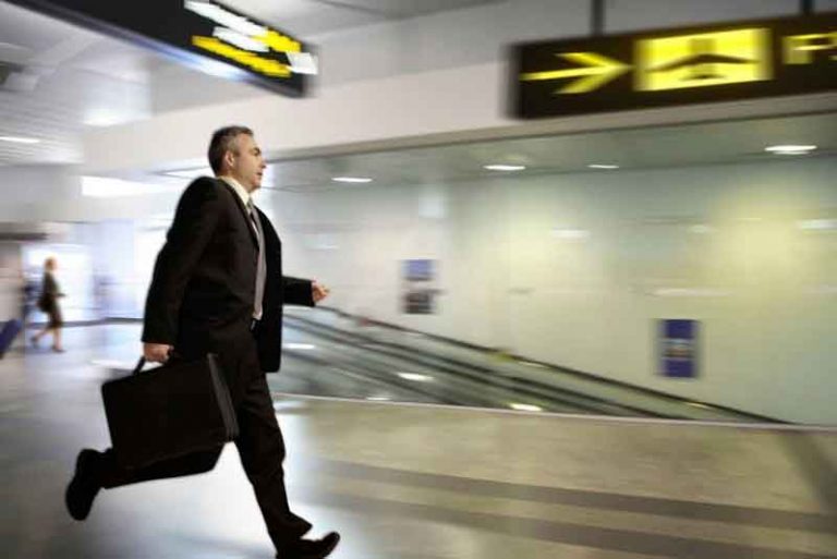 Anda Ketinggalan Penerbangan? Jangan Keburu Panik, Ikuti Langkah Ini!