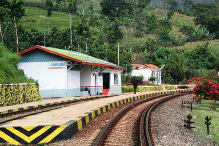 Stasiun Lebak Jero, Suguhkan Pemandangan Cantik Hingga Jalur Elok Berbentuk “S”