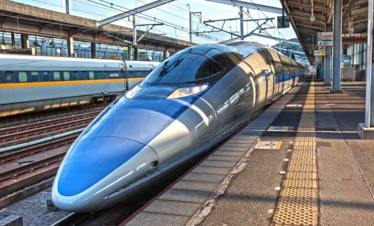 Perkembangan Kereta Cepat Bakal ‘Interupsi’ Layanan Penerbangan di Masa Depan, Mungkinkah?