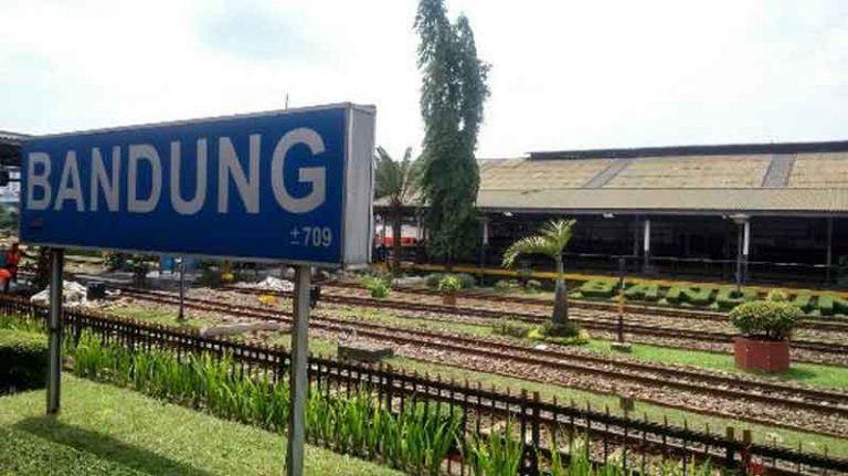 Sering Lihat Simbol dan Deret Angka Ini di Stasiun? Inilah Arti Sebenarnya!