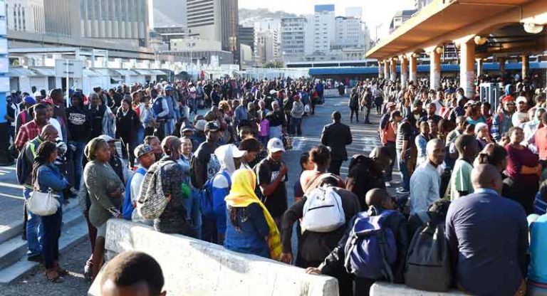 Setelah Didera Kekeringan, Warga Cape Town Kini Hadapi Masalah Pada Layanan Kereta Komuter