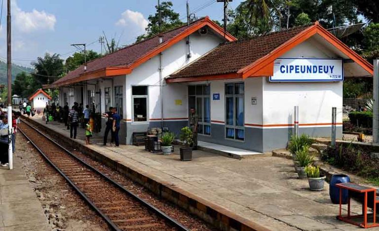 Analisis Ilmiah Berbalut Nuansa Mistis Warnai Rentetan Kecelakaan di Stasiun Cipeundeuy