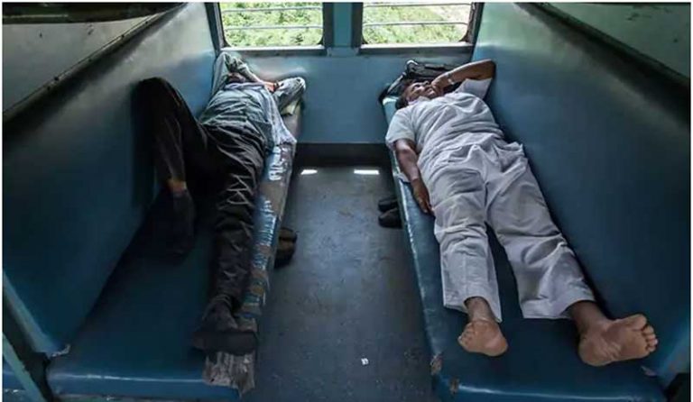 Mendengkur Keras Selama di Kereta, Pria India Ini Dilarang Tidur Oleh Penumpang Lainnya