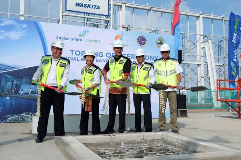 PT Angkasa Pura I Lakukan Topping Off Terminal Apung Bandara Ahmad Yani