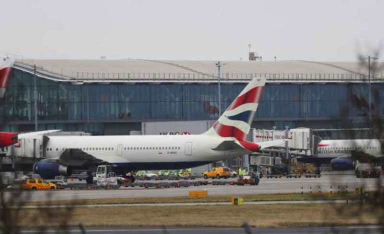 Terjadi Kecelakaan, 20 Lebih Penerbangan di Bandara Heathrow London Tertunda