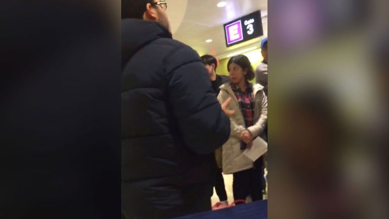 Penerbangan Dibatalkan, Penumpang Porter Airlines Malah Diancam Petugas!