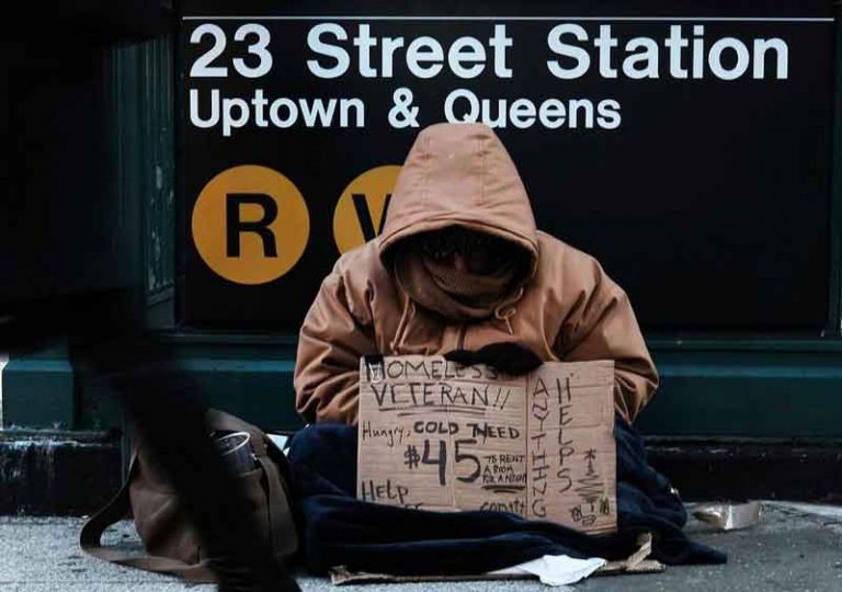 Suhu Turun Drastis, Tunawisma New York Serbu Kereta Bawah Tanah