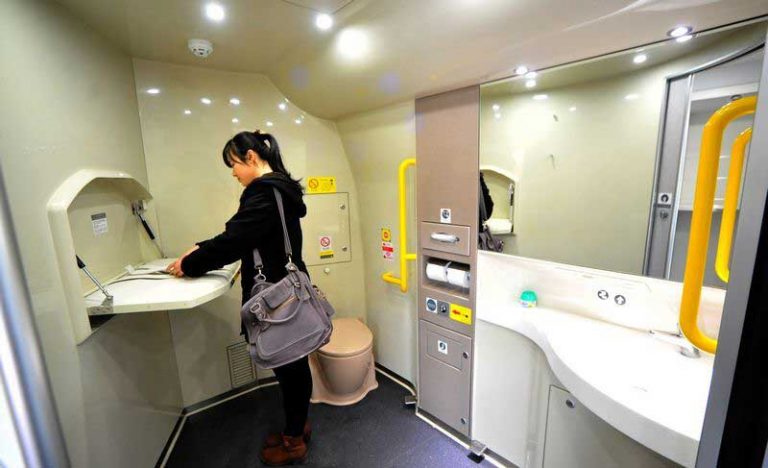 Buang Stigma Jorok, Cina Lakukan Revolusi Toilet di Kereta Api