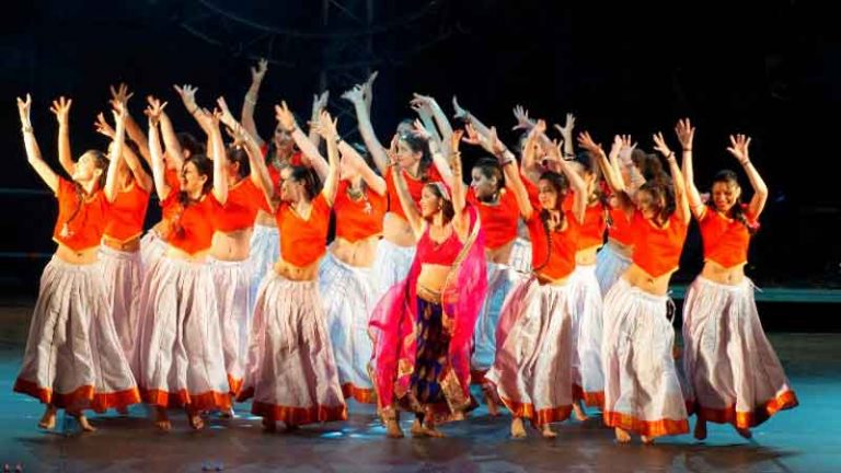 Sambut Hari Valentine, Bandara Athena Tampilkan Tarian Bollywood