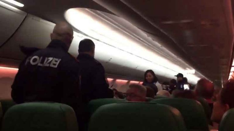 Akibat Bau Kentut, Pesawat Transavia Lakukan Pendaratan Darurat di Wina