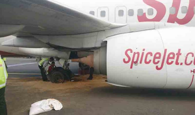 Insiden Landing Gear Boeing 737-800 SpiceJet, Drama Pendaratan Darurat Yang Dramatis!