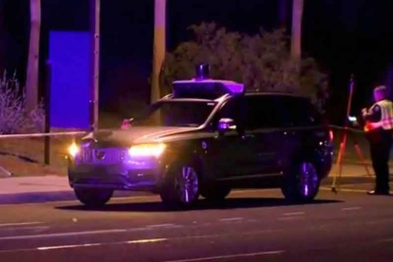 Mobil Otonom Uber Tabrak Pejalan Kaki Hingga Tewas di Arizona