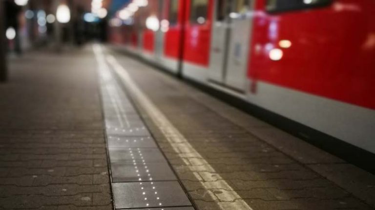 Deutsche Bahn Adopsi Lampu LED ‘Luminous’ di Peron, Mudahkan Akses Penumpang Turun dari Kereta