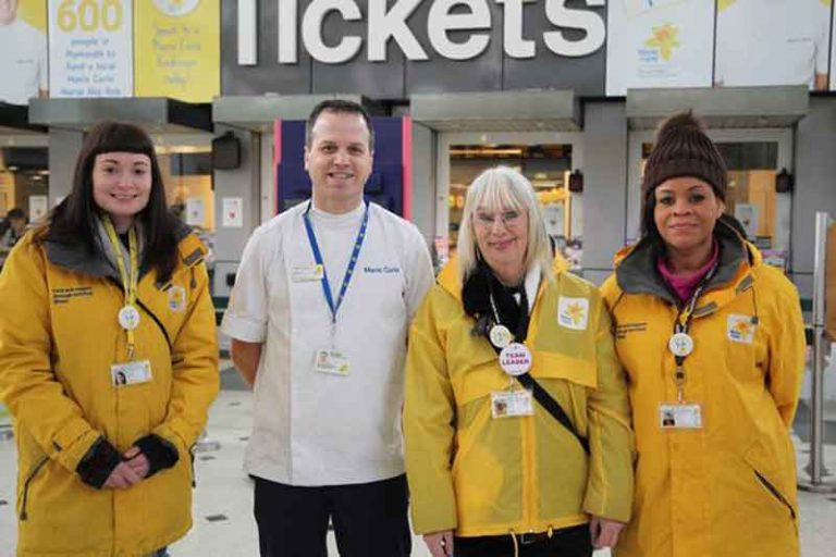 Kampanyekan Bahaya Kanker, Stasiun Plymounth Pampang Foto Perawat dari Marie Curie