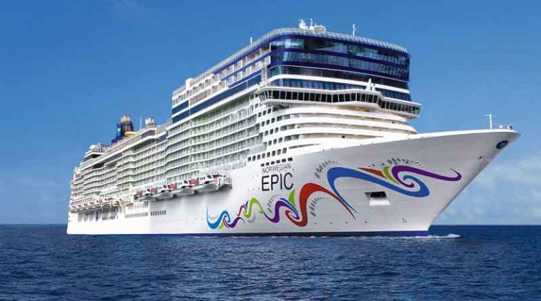 Tanpa Alasan yang Jelas, Penumpang Kapal Pesiar Ini Terjun ke Laut Lepas!