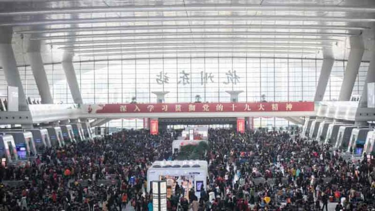 “Nilai Kredit Sosial” Rendah, Cina Batasi Warga Gunakan Pesawat maupun Kereta Api