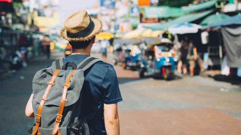 Pria “Penakluk Dunia” Ternyata Seorang Fotografer dan Pelatih Tenis