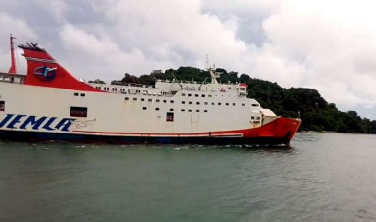 KMP Athaya, Arungi Selat Sunda dengan Sensasi Hotel Berbintang