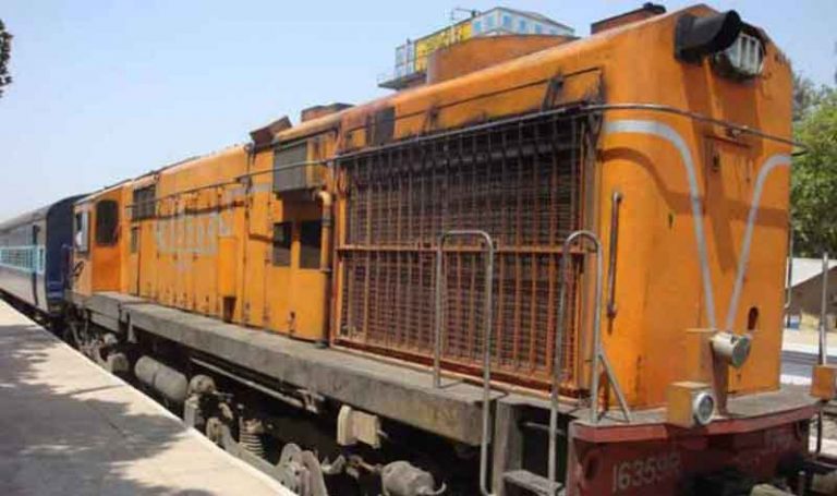 Tak Direm Saat Parkir, Lokomotif Diesel di India Meluncur Sejauh 40 Meter