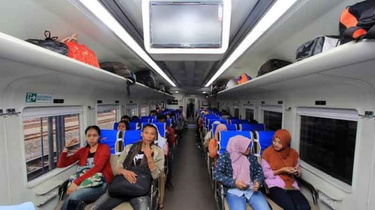 Dianggap Sempit dan Tak Nyaman, Kursi KA Ekonomi Premium Penumpang Akan Diganti