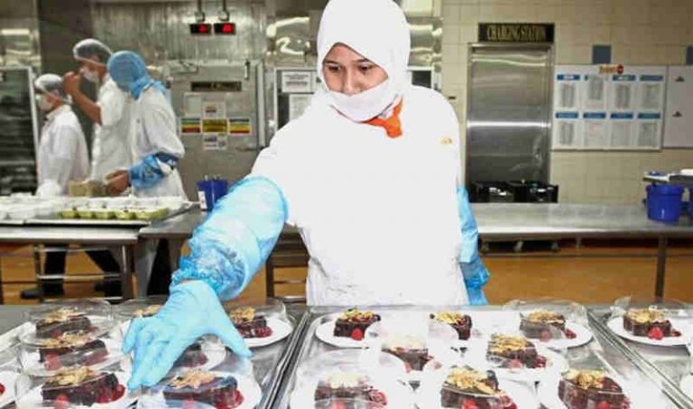 Tengok ‘Kerusuhan’ yang Terjadi di Dapur BSFS, Jasa Katering Halal Sejumlah Maskapai Dunia
