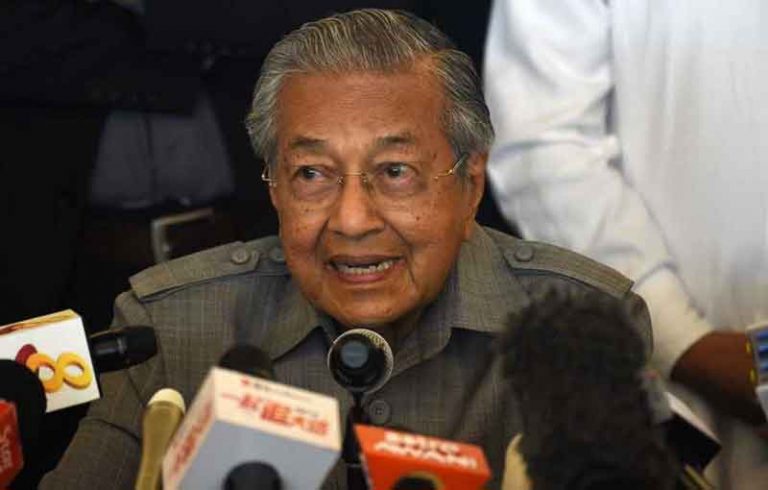 Terkendala Utang, Mahathir Tinjau Berbagai Proyek Kereta di Malaysia