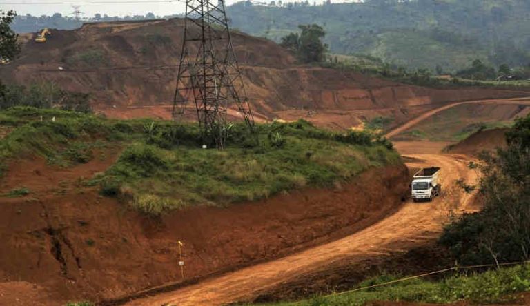 Menteri Rini: “Jalur Kereta Cepat Jakarta-Bandung Akan Dilengkapi 13 Terowongan”