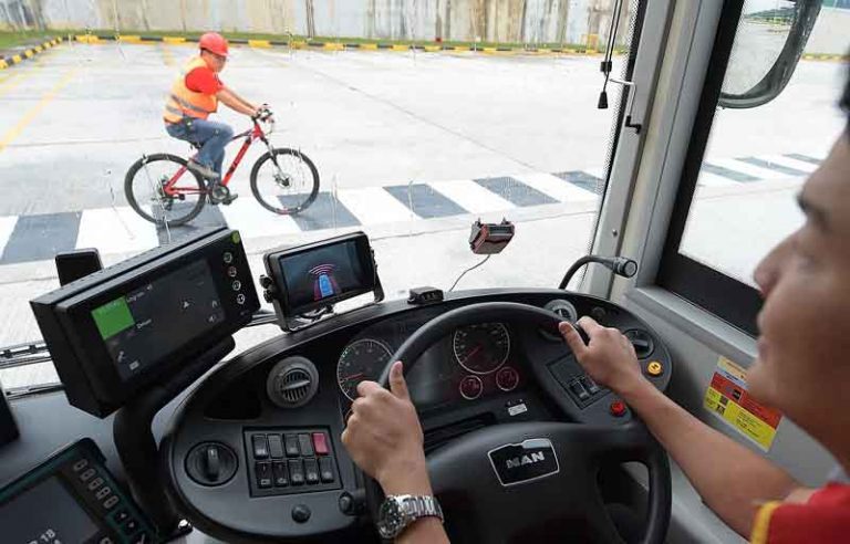Singapura Uji Coba Sistem Blind Spot Pada 20 Bus