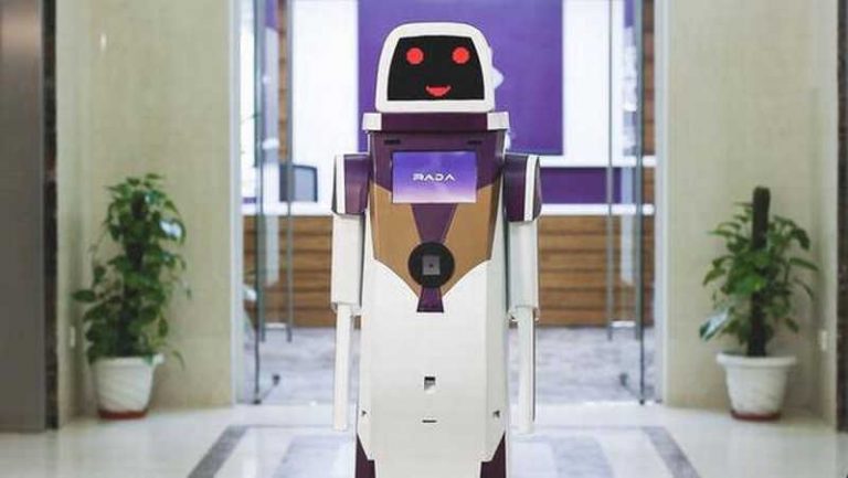 RADA! Robot Berteknologi Artificial Intelligence di Bandara Indira Gandhi