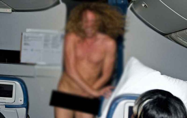 Telanjang dan Berlarian di Kabin, Pria Ini Akhirnya Diamankan di Dalam Toilet Pesawat