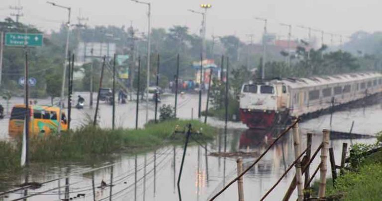 KA Porong, Mencoba Bertahan di Tengah ‘Kepungan’ Lumpur Lapindo