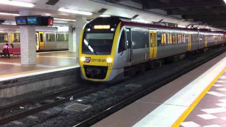 Terjepit Pintu Kereta, Pria di Brisbane Ini Dilarikan Ke Rumah Sakit