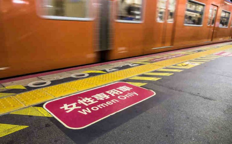 Istilah ‘Chikan’ Masuk Kamus Internasional Berkat Tingginya Angka Pelecehan Seksual di Kereta Jepang