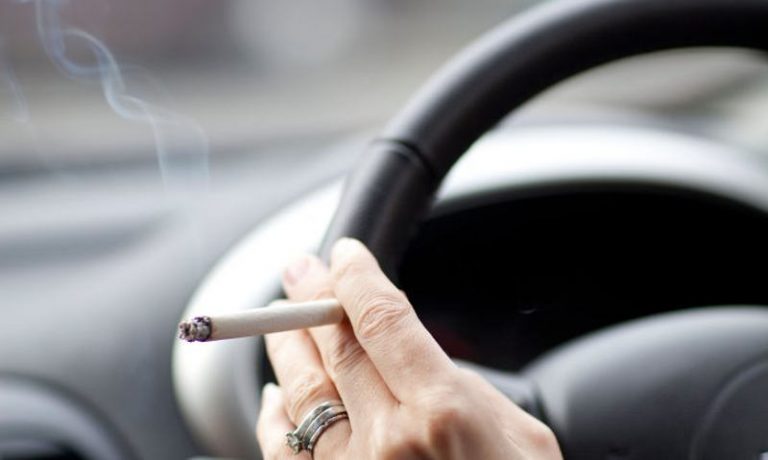 Ingin Hilangkan Bau Rokok di Dalam Mobil? Tinggalkan Pengharum Kemasan dan Beralih Menuju Bahan Alami