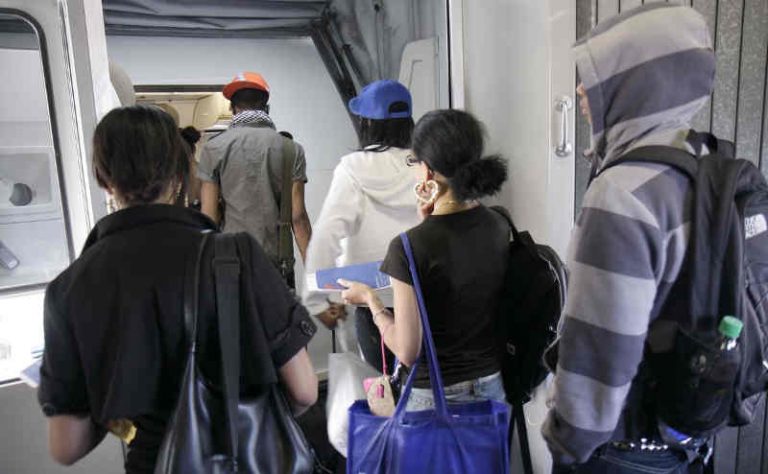 Tak Pandang Bulu, Langgar Tata Cara Berpakaian Bisa Depak Penumpang dari Penerbangan