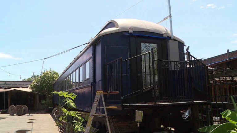 Seniman Hollywood Sulap Kereta Kuno Jadi Restoran Mewah