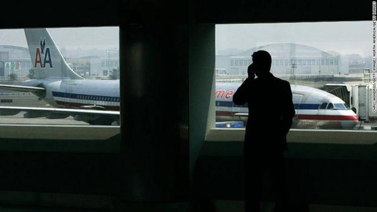 Lakukan ‘Ritual’ ini Saat di Bandara, Penumpang Pesawat Dapat ‘Uang Kaget’ Rp56 Miliar