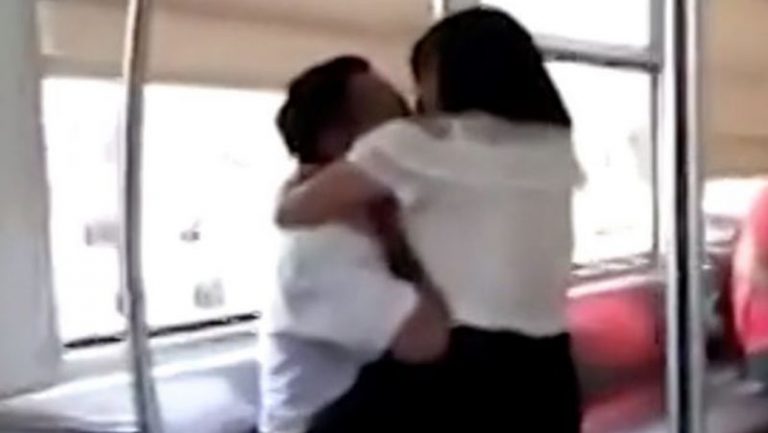 Didera Masalah Pernikahan, Wanita ini Gigit Penumpang Kereta di Cina