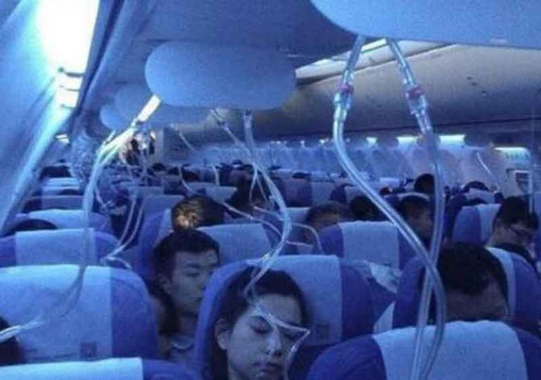 Sempat Bikin Panik, Kopilot Air China Hisap Vape Dalam Penerbangan