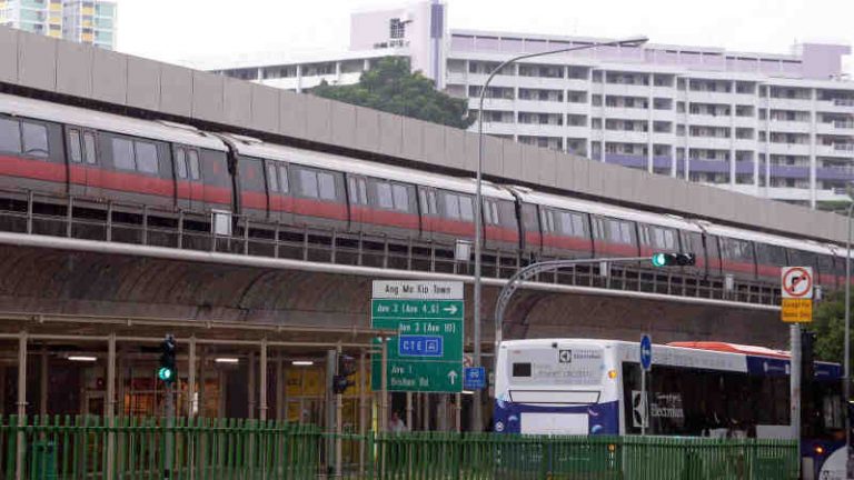 Mabuk, Seorang Pria Serang Wanita dengan Palu di Stasiun MRT Singapura
