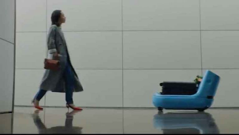 Bantu Penumpang Bawa Barang Hingga ke Gerbang, KLM Hadirkan Robot Care-E