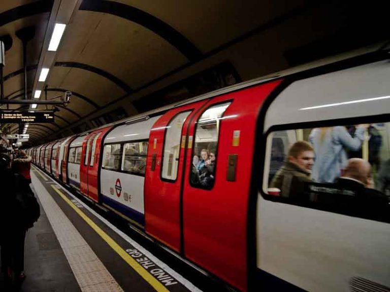 Di Inggris, Penyandang Tuna Netra dan Tuna Rungu Semakin Terancam di Moda Kereta Komuter