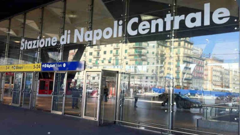 Napoli Centrale Railway Station, Salah Satu Gerbang Pelancong Menuju Pulau Capri