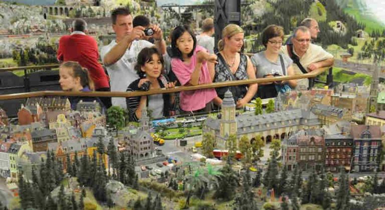 Punya Panjang Rel 12 Km, Inilah Miniatur Jaringan Kereta Api Terbesar di Dunia!