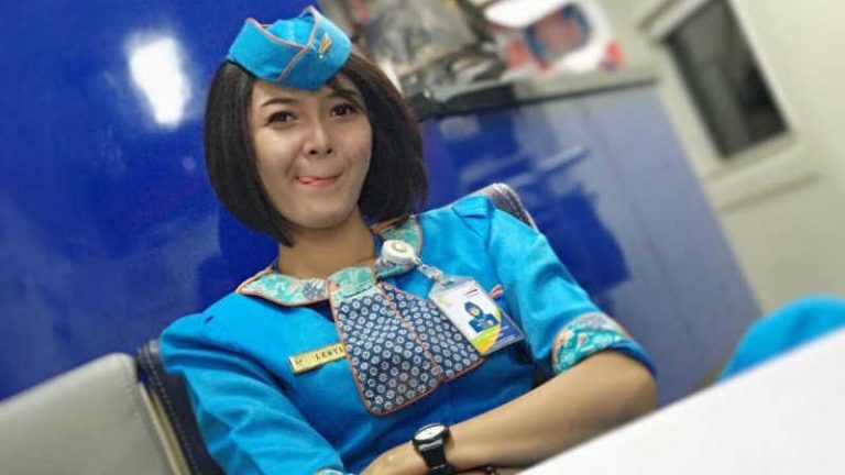 Lesyiana Oktaviana, Pramugari Kereta Cantik yang Kuasai Empat Bahasa!