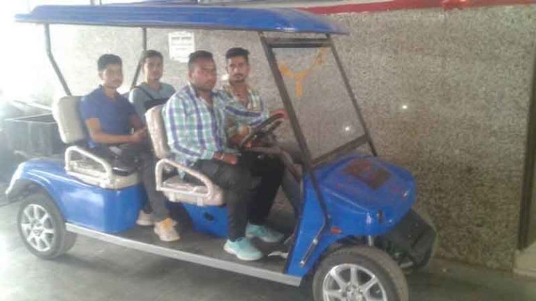 Mobil Tenaga Baterai Dihentikan Pengoperasiannya di Stasiun India