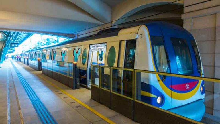 Disneyland Resort Line Hong Kong, Kereta Khusus dengan Nuansa Mickey Mouse