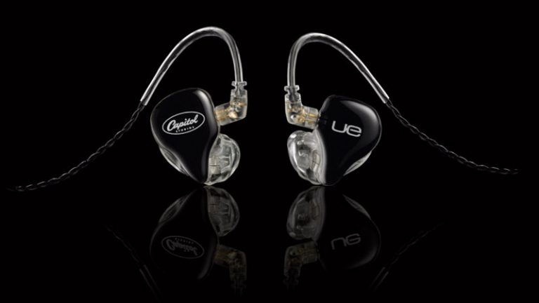 Bingung Pilih Earphone atau Headphone? Pilih Earbud UE Dong!