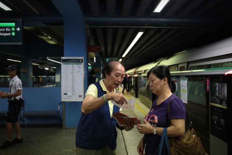“Citizens on Patrol” Bantu Polisi Patroli di MRT Singapura